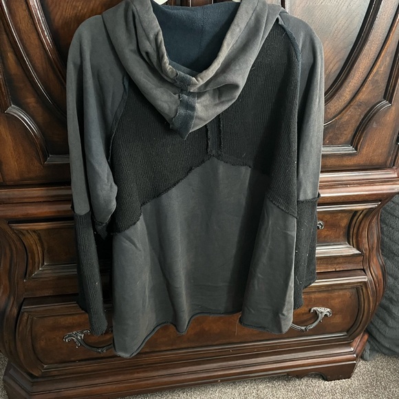 POL Charcoal and Black Hoodie - size L - Picture 2 of 3